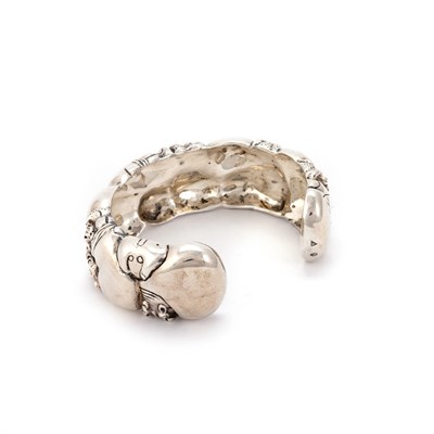 Lot 621 - PATRICK MAVROS: A SILVER HIPPO CUFF BANGLE