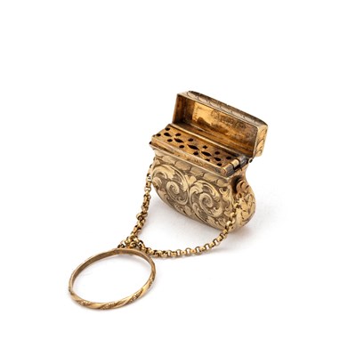 Lot 403 - AN EARLY VICTORIAN SILVER-GILT NOVELTY VINAIGRETTE