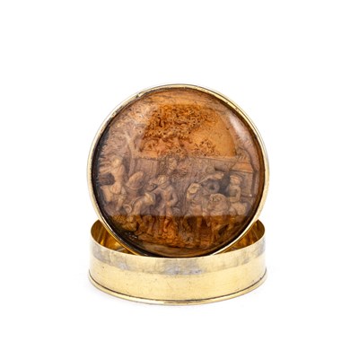 Lot 447 - AN 18TH CENTURY SNUFF BOX