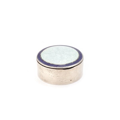 Lot 360 - AN EDWARDIAN SILVER AND ENAMEL PILL BOX