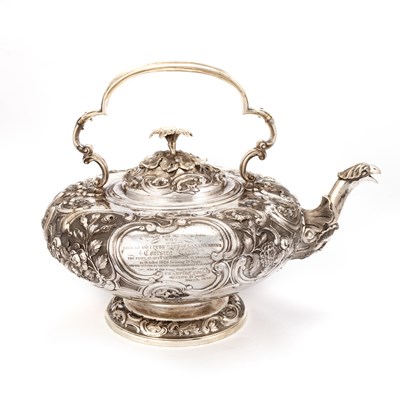 Lot 332 - A WILLIAM IV SCOTTISH SILVER KETTLE