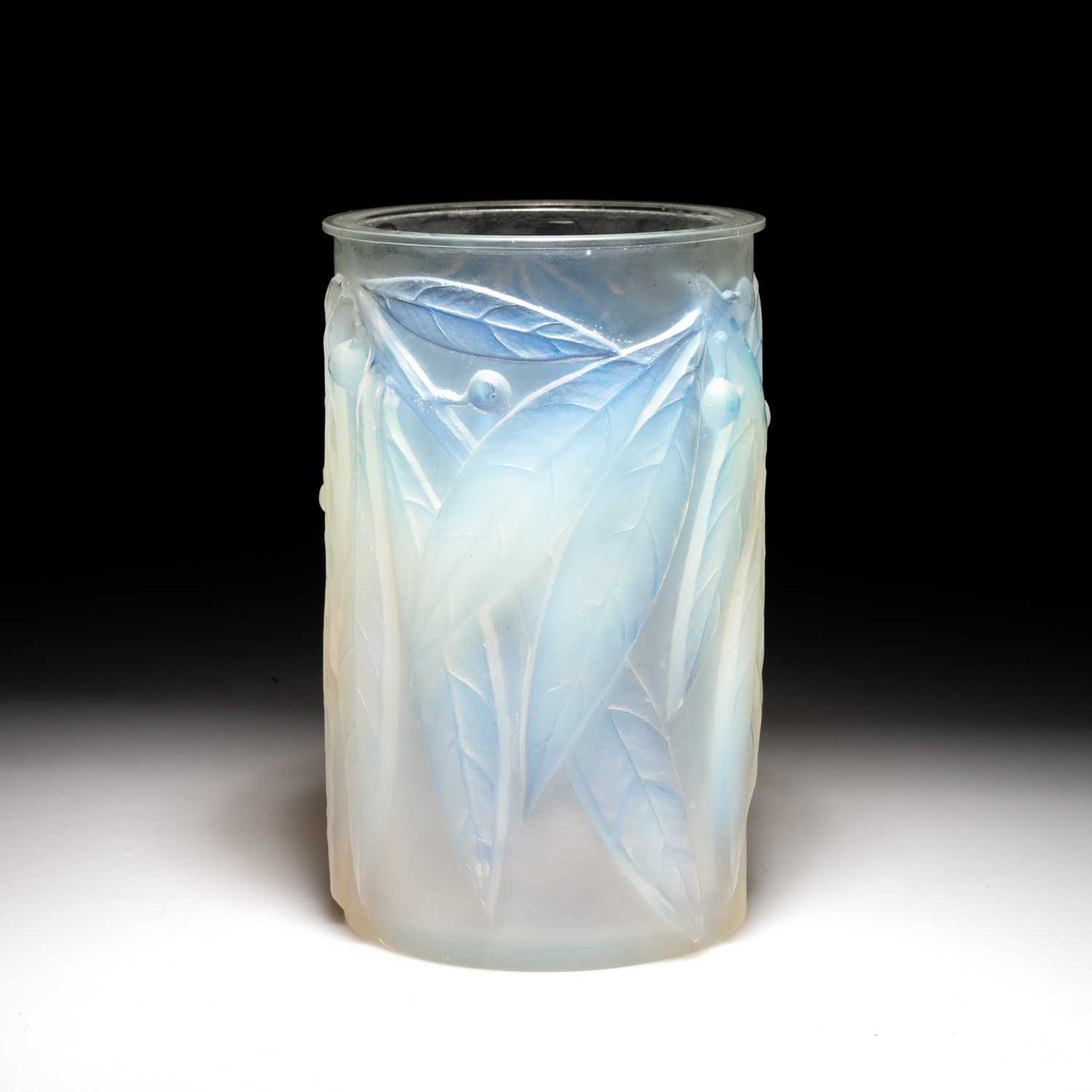 Lot 25 - RENÉ LALIQUE (FRENCH, 1860-1945), A 'LAURIER' VASE, DESIGNED 1922