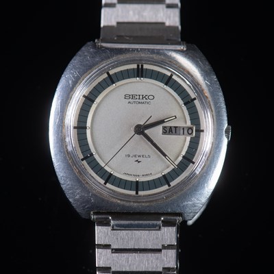 Lot 506 - A GENTS STEEL SEIKO AUTOMATIC DAY DATE BRACELET WATCH