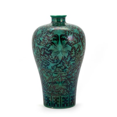 Lot 154 - A CHINESE BLACK-GROUND AND GREEN-ENAMELLED 'FLORAL' MEIPING