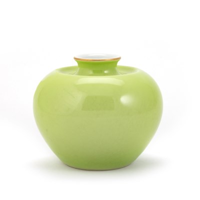 Lot 109 - A CHINESE APPLE-GREEN GLAZED BRUSH WASHER