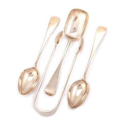 Lot 466 - A SET OF TWELVE VICTORIAN SILVER TEASPOONS
