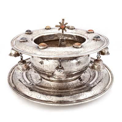 Lot 274 - AN SPANISH SILVER BOWL ON STAND