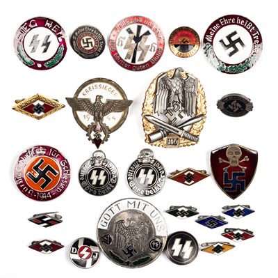 Lot 9 - A COLLECTION OF BADGES