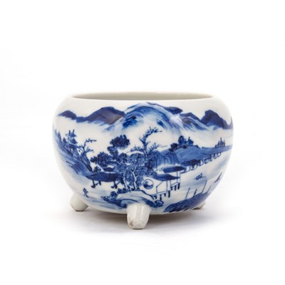 Lot 172 - A CHINESE BLUE AND WHITE CENSER