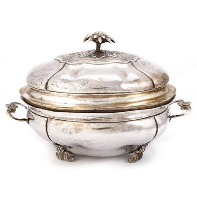 Lot 351 - A CONTINENTAL SILVER TUREEN AND COVER, PROBABLY 18TH CENTURY
