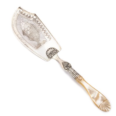 Lot 301 - A GERMAN SILVER AND MOTHER-OF-PEARL FISH SLICE