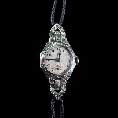 Lot 600 - A LADY'S 18 CARAT GOLD AND DIAMOND SET COCKTAIL WATCH