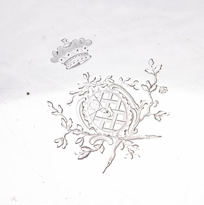 Lot 533 - A GEORGE II SILVER MEAT DISH