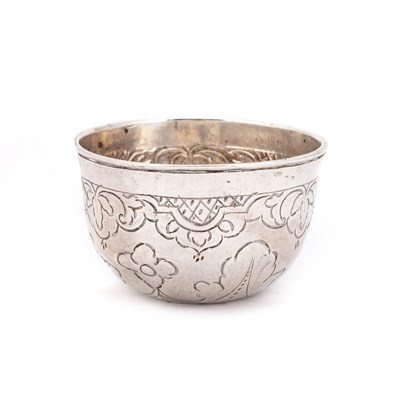 Lot 324 - AN 18TH CENTURY RUSSIAN SILVER TUMBLER CUP