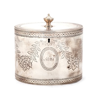 Lot 514 - A GEORGE III SILVER TEA CADDY