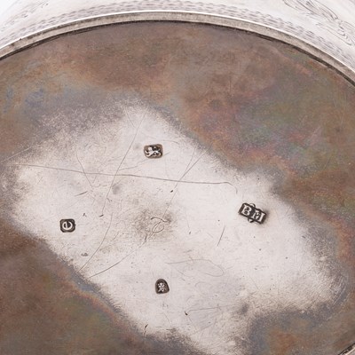 Lot 514 - A GEORGE III SILVER TEA CADDY