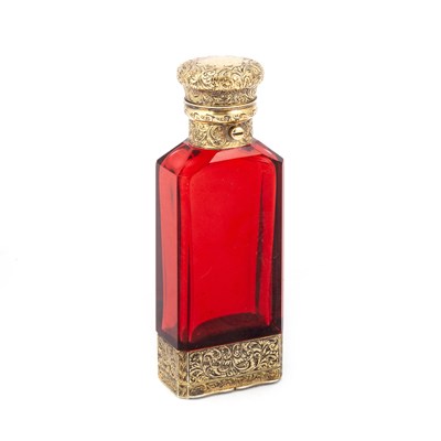 Lot 500 - A VICTORIAN SILVER GILT-MOUNTED RUBY GLASS COMBINATION SCENT BOTTLE AND VINAIGRETTE