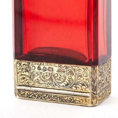Lot 500 - A VICTORIAN SILVER GILT-MOUNTED RUBY GLASS COMBINATION SCENT BOTTLE AND VINAIGRETTE