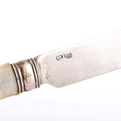 Lot 314 - A SET OF SIX CHINESE SILVER AND MOTHER-OF-PEARL DESSERT KNIVES AND FORKS