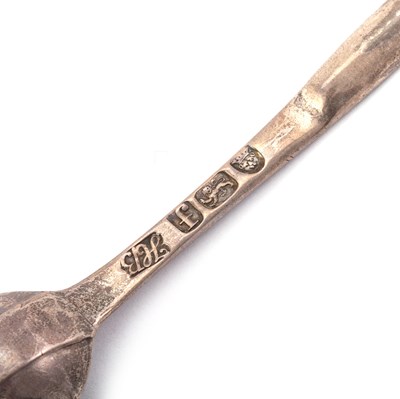 Lot 511 - A GEORGE III SILVER MARROW SCOOP