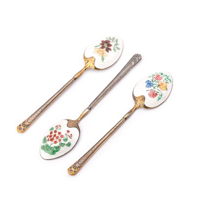 Lot 404 - A SET OF SIX ELIZABETH II SILVER AND ENAMEL 'FLOWER' SPOONS