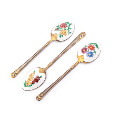 Lot 404 - A SET OF SIX ELIZABETH II SILVER AND ENAMEL 'FLOWER' SPOONS