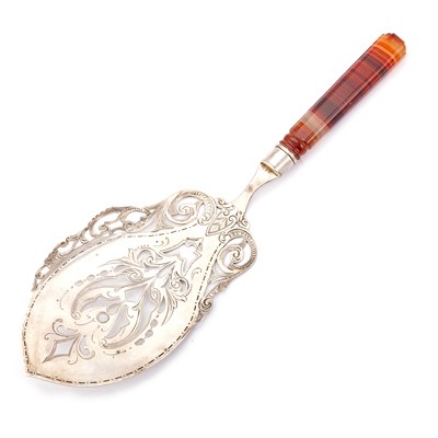 Lot 369 - A 19TH CENTURY DUTCH SILVER AND AGATE FISH SLICE