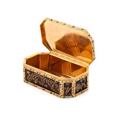 Lot 548 - A FINE FRENCH GOLD-MOUNTED, ENAMEL AND JAPANESE LACQUER BOX, POSSIBLY BY JEAN DUCROLLAY