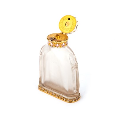 Lot 547 - A FINE GOLD-MOUNTED, ENAMEL AND ROCK CRYSTAL SCENT BOTTLE, PROBABLY CARTIER, EARLY 20TH CENTURY