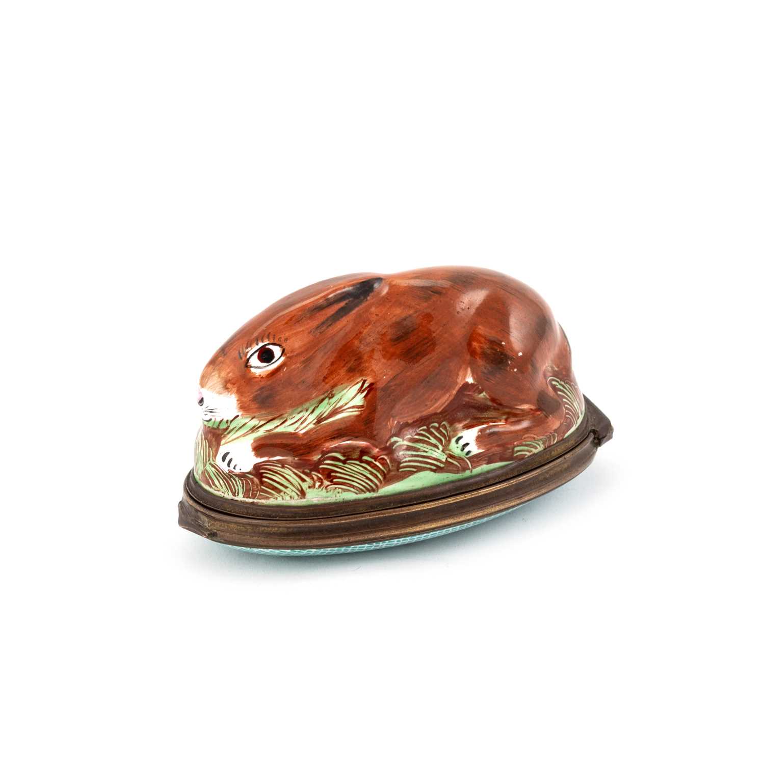Lot 564 - A SOUTH STAFFORDSHIRE ENAMEL RABBIT BONBONNIÈRE, CIRCA 1770
