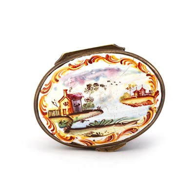 Lot 560 - A SOUTH STAFFORDSHIRE ENAMEL COW BONBONNIÈRE, CIRCA 1770