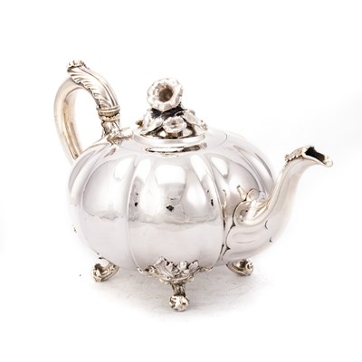 Lot 491 - A WILLIAM IV SILVER TEAPOT