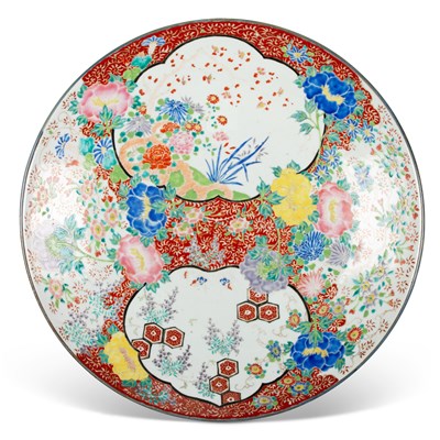 Lot 183 - A LARGE JAPANESE IMARI CHARGER, 19TH CENTURY