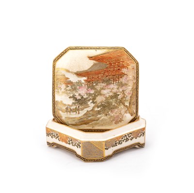 Lot 126 - A JAPANESE SATSUMA BOX AND COVER BY SENZAN, MEIJI PERIOD