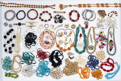 Lot 1745 - A LARGE QUANTITY OF COSTUME JEWELLERY