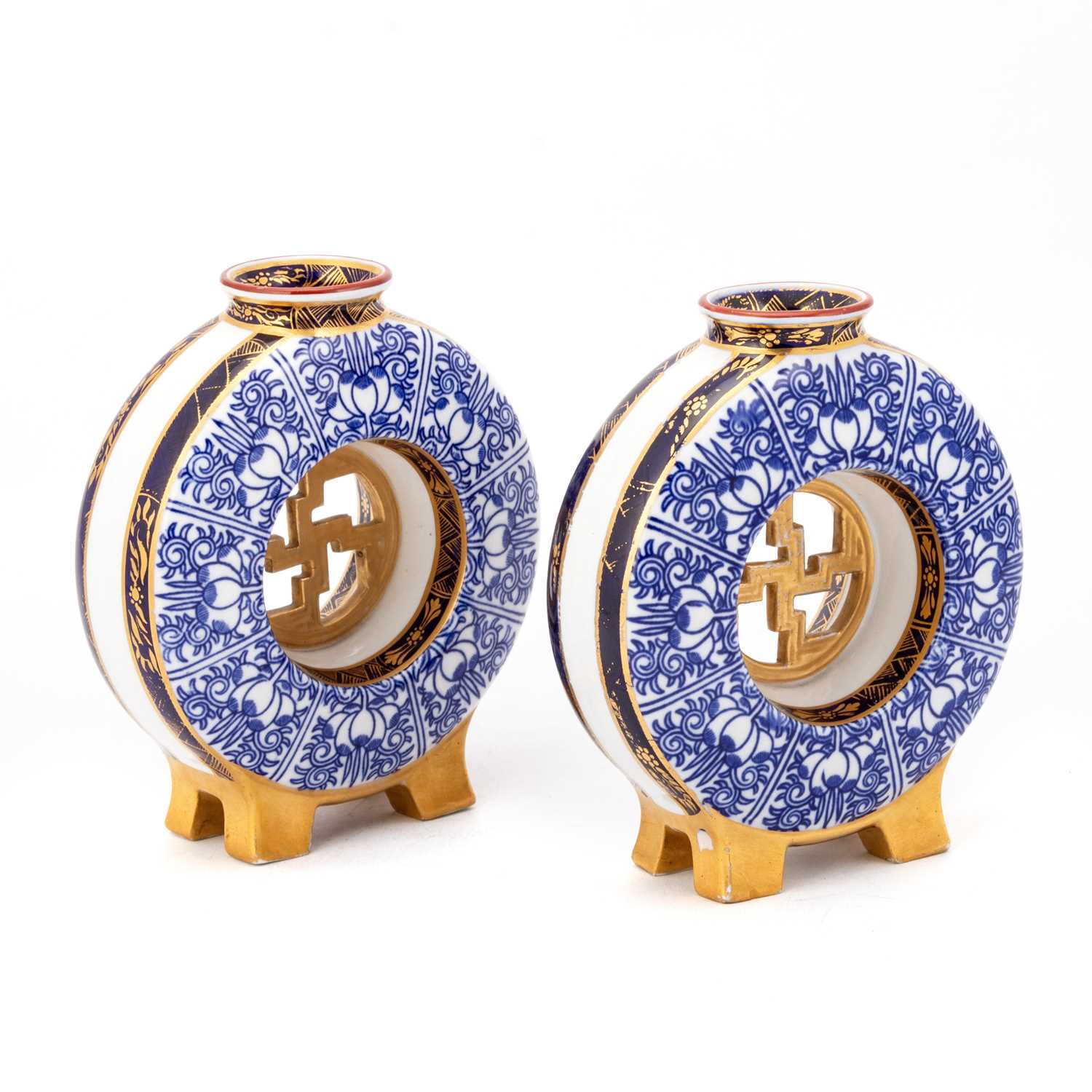 Lot 92 - A PAIR OF ROYAL WORCESTER JAPONISME MOONFLASKS WITH FRETWORK CENTRES, CIRCA 1880