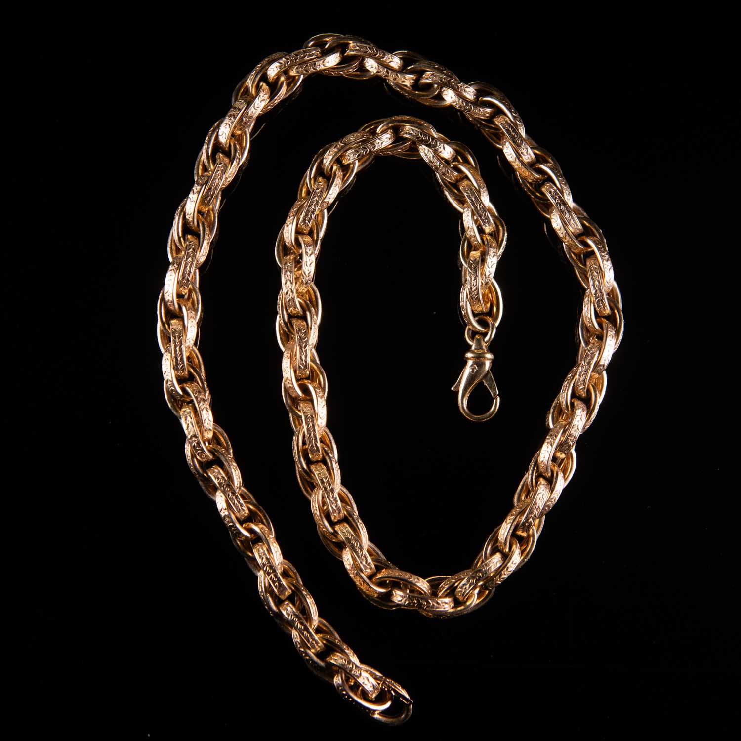 Lot 603 - AN ITALIAN 9 CARAT GOLD EMBOSSED CHAIN NECKLACE