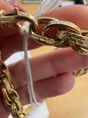 Lot 603 - AN ITALIAN 9 CARAT GOLD EMBOSSED CHAIN NECKLACE