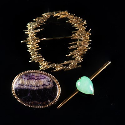 Lot 609 - THREE GOLD BROOCHES