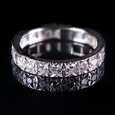 Lot 606 - A DIAMOND HALF ETERNITY RING