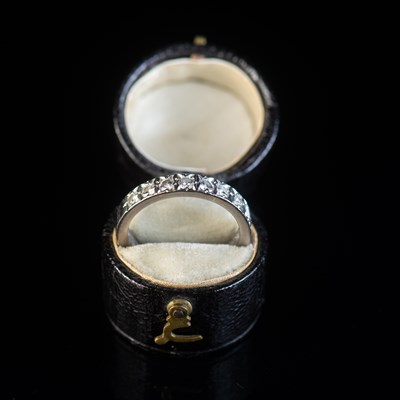 Lot 606 - A DIAMOND HALF ETERNITY RING