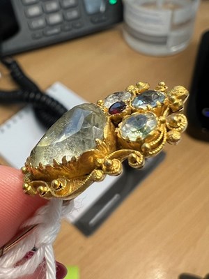 Lot 625 - A 19TH CENTURY STYLE AQUAMARINE AND GARNET STICK PIN