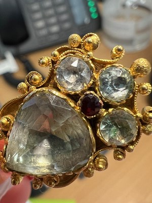 Lot 625 - A 19TH CENTURY STYLE AQUAMARINE AND GARNET STICK PIN