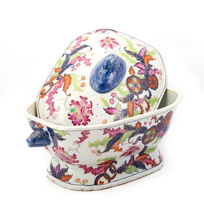 Lot 43 - AN ENGLISH IRONSTONE 'TOBACCO LEAF' TUREEN AND COVER, CIRCA 1820