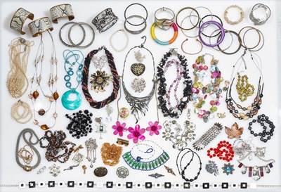 Lot 1747 - A LARGE QUANTITY OF COSTUME JEWELLERY