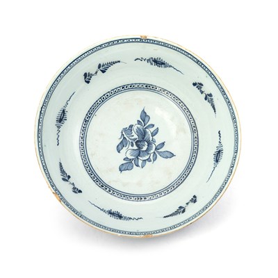 Lot 67 - AN ENGLISH DELFT PUNCH BOWL, 18TH CENTURY