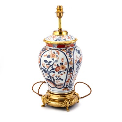Lot 159 - A GILT-METAL MOUNTED IMARI TABLE LAMP, 19TH CENTURY