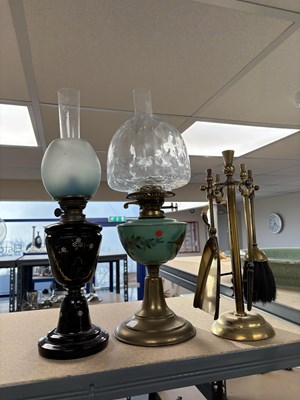Lot 150 - A 19TH CENTURY OIL LAMP