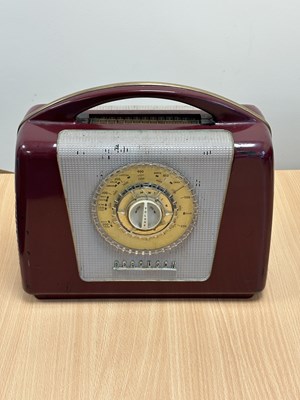 Lot 445 - A VINTAGE FERGUSON 342BU BAKELITE PORTABLE RADIO