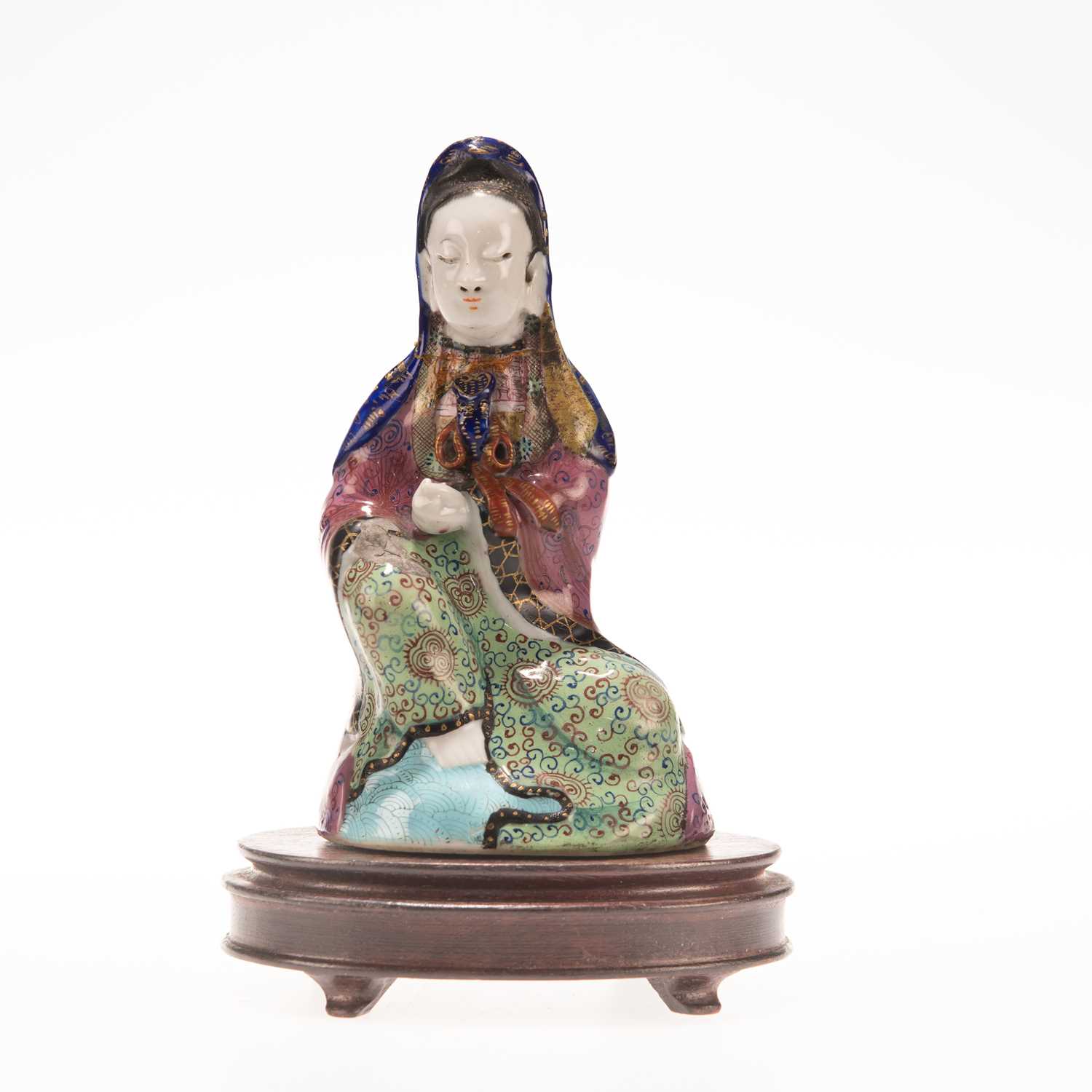 Lot 153 - A CHINESE FAMILLE ROSE FIGURE OF GUANYIN
